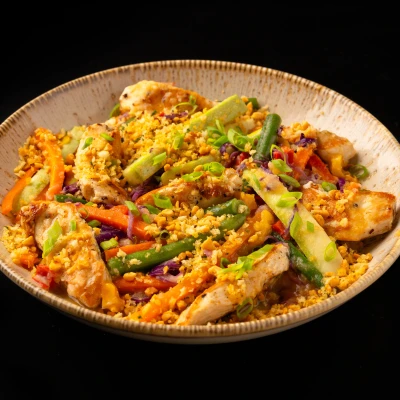 Curry Bowl com Iscas de Frango